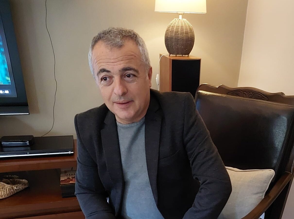 Gazeteci Veli Yılmaz, Ekranlarda Göz Dolduruyor