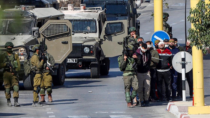 İsrail Askerlerinden Batı Şeria’da Baskın: Biri Kadın 7 Filistinli Gözaltında