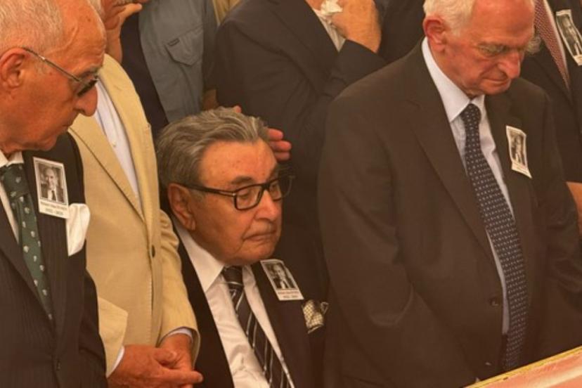 Aydın Doğan, Altan Öymen’in cenaze namazında ayakta duramadı