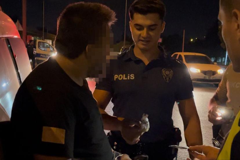 Bursa’da uyuşturucuyla yakalandı, polisi kızdırdı