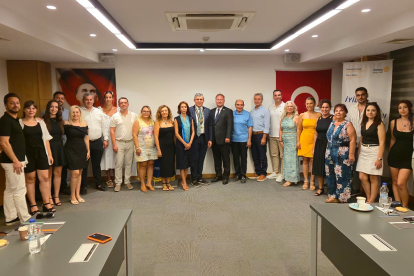 Can Sarhanlı’ya Anlamlı Plaket: Topluma Hizmet Vurgusu