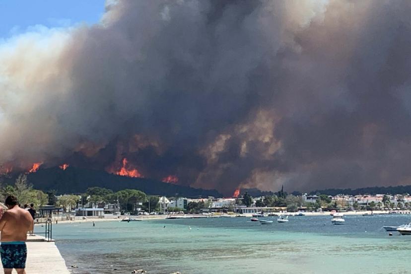 Çanakkale’de orman yangını: Havadan ve karadan müdahale sürüyor