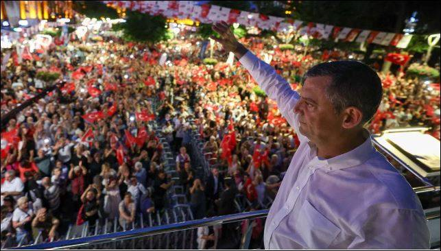 CHP, Beyoğlu’nda “Millet İradesine Sahip Çıkıyor” Mitingi Düzenledi