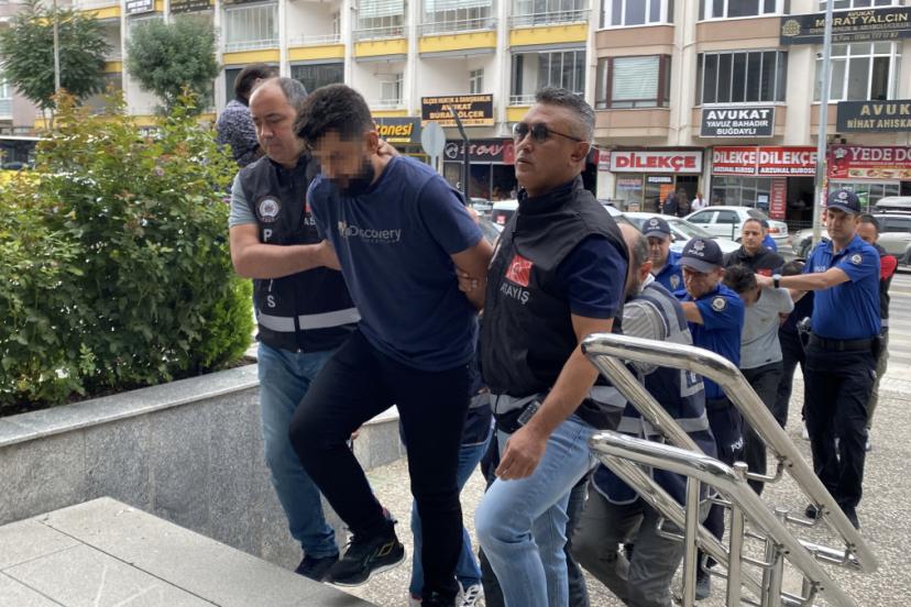 Çorum’da FETÖ yalanıyla vatandaşları ağına düşürdüler: 15 milyon liralık vurgun yaptılar