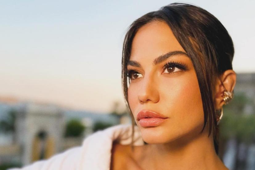 Demet Özdemir sezona hazır! Bornozuyla fotoğraf paylaştı