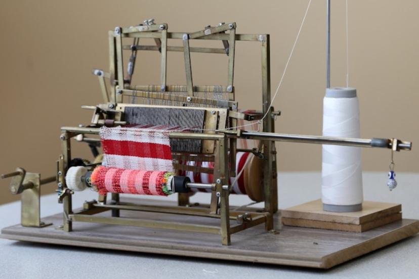 Dünya çapında tek: Abdullah Yurtsever’in minyatür dokuma tezgâhları