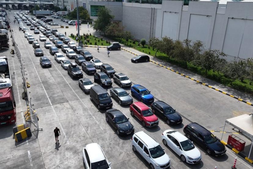 Gurbetçilerin buruk geri dönüş yolculuğu sürüyor