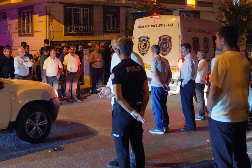İstanbul Sultangazi’de bir kişi tartıştığı annesini silahla başından vurarak öldürdü