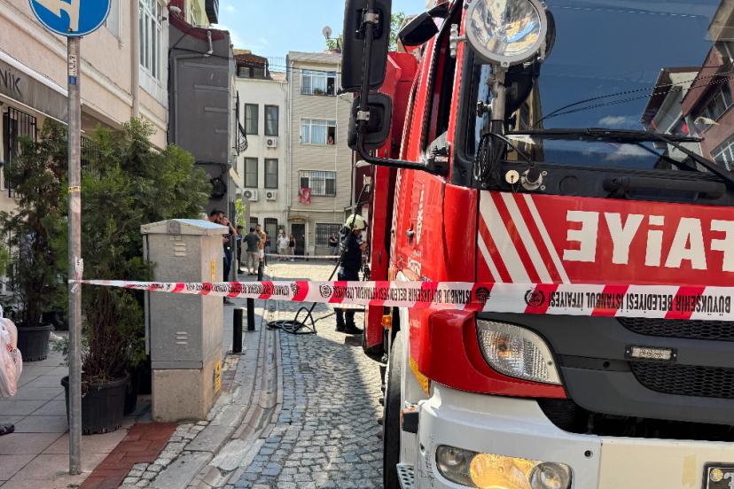 İstanbul’da 3 katlı binada yangın paniği