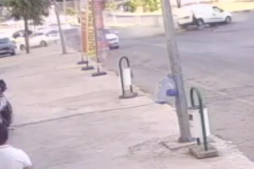 Karabük’te kazaya karışan otomobil apartmanın bahçesine uçtu