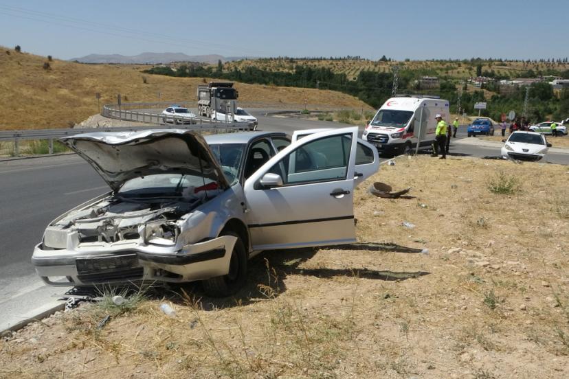 Malatya’da otomobiller çarpıştı: 1 ölü, 4 yaralı