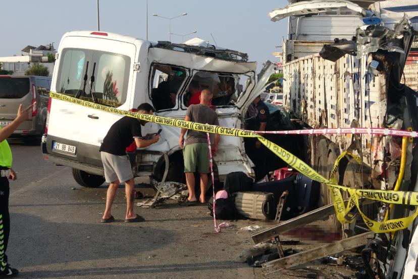 Mersin’de 2 kişinin öldüğü minibüs kazasının ayrıntıları ortaya çıktı