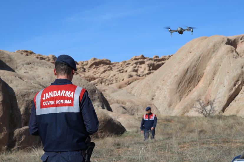 Muhtarın dikkati sayesinde Eğribucak Kayalıkları’nda 13 kaçak avcı tespit edildi