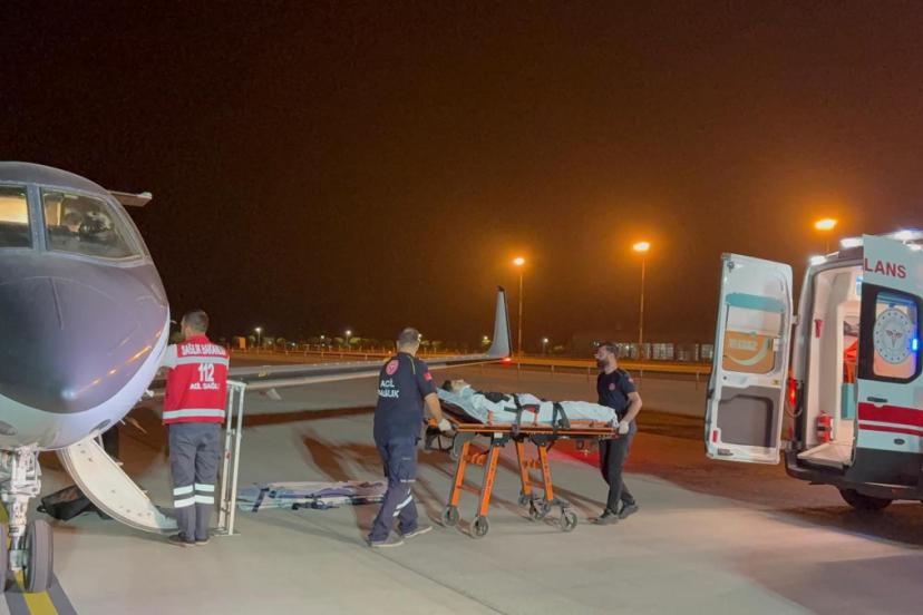 Muş’ta kaza sonrası kafa travması ve felç geçiren çocuk, ambulans uçakla sevk edildi