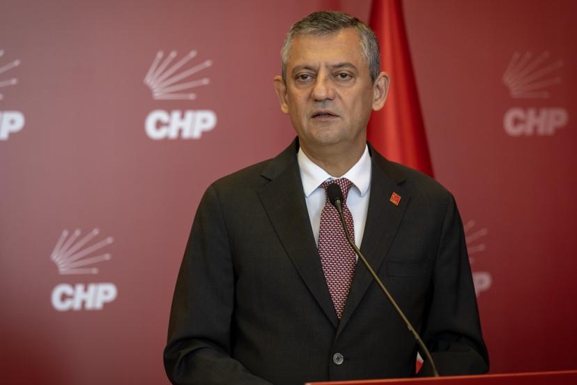 Özgür Özel, baklava kutusunda rüşvet görüntülerini yorumladı