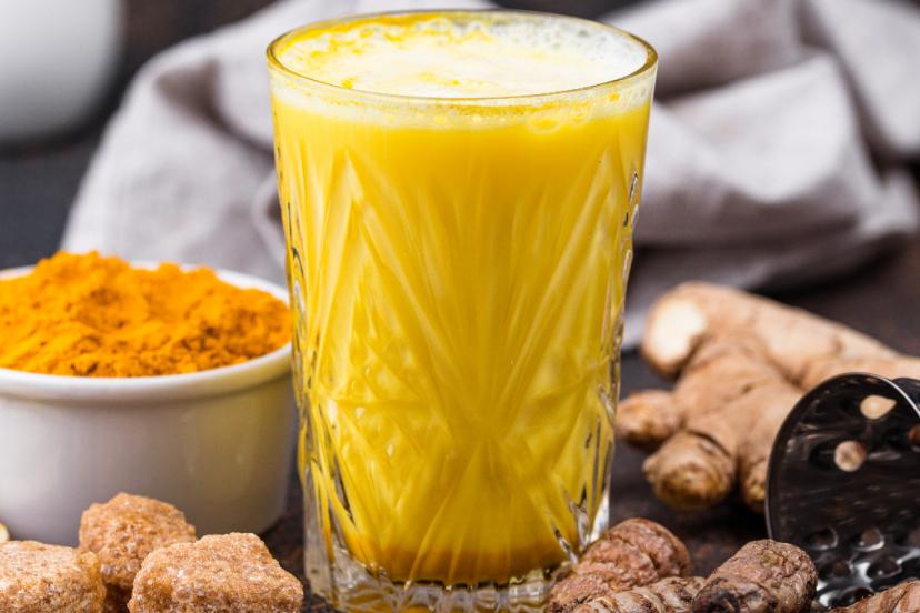 Zerdeçallı süt mucizevi etkileriyle binbir derde deva oluyor