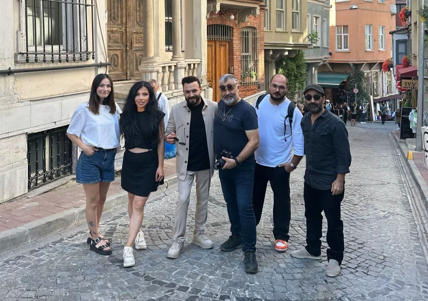 Irak’ın Yükselen Sesi Mohamed Najar Türkiye’de Kayıt Aldı: “Elinden Geleni Ardına Koyma” Klibi Yayında