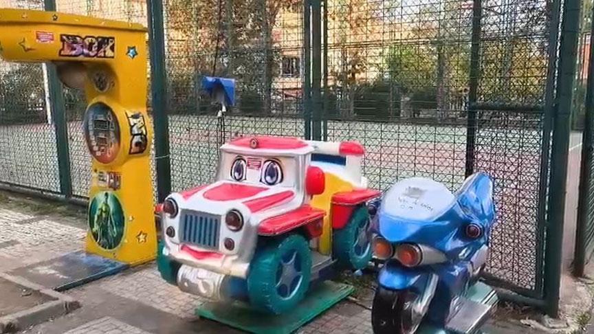 BAĞCILAR’DA PARKTA KORKU DOLU ANLAR: 5 ÇOCUK ELEKTRİK AKIMINA KAPILDI