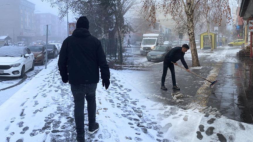 Meteoroloji Uyardı, Kar ve Tipi Hayatı Felç Etti