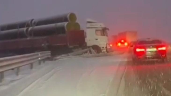 Anadolu Otoyolu Bolu Kesiminde Kar Ulaşımı Aksattı