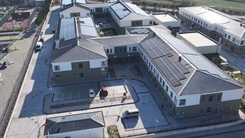 Çiğli Kız Yurdu’nda Şok Olay: Şüpheli İçeri Girmeye Çalışırken Yakalandı, Müdür Görevden Alındı