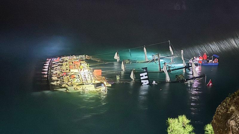 Ölüdeniz’de Tur Teknesi Fırtınaya Dayanamadı: 1 Kişi Hayatını Kaybetti