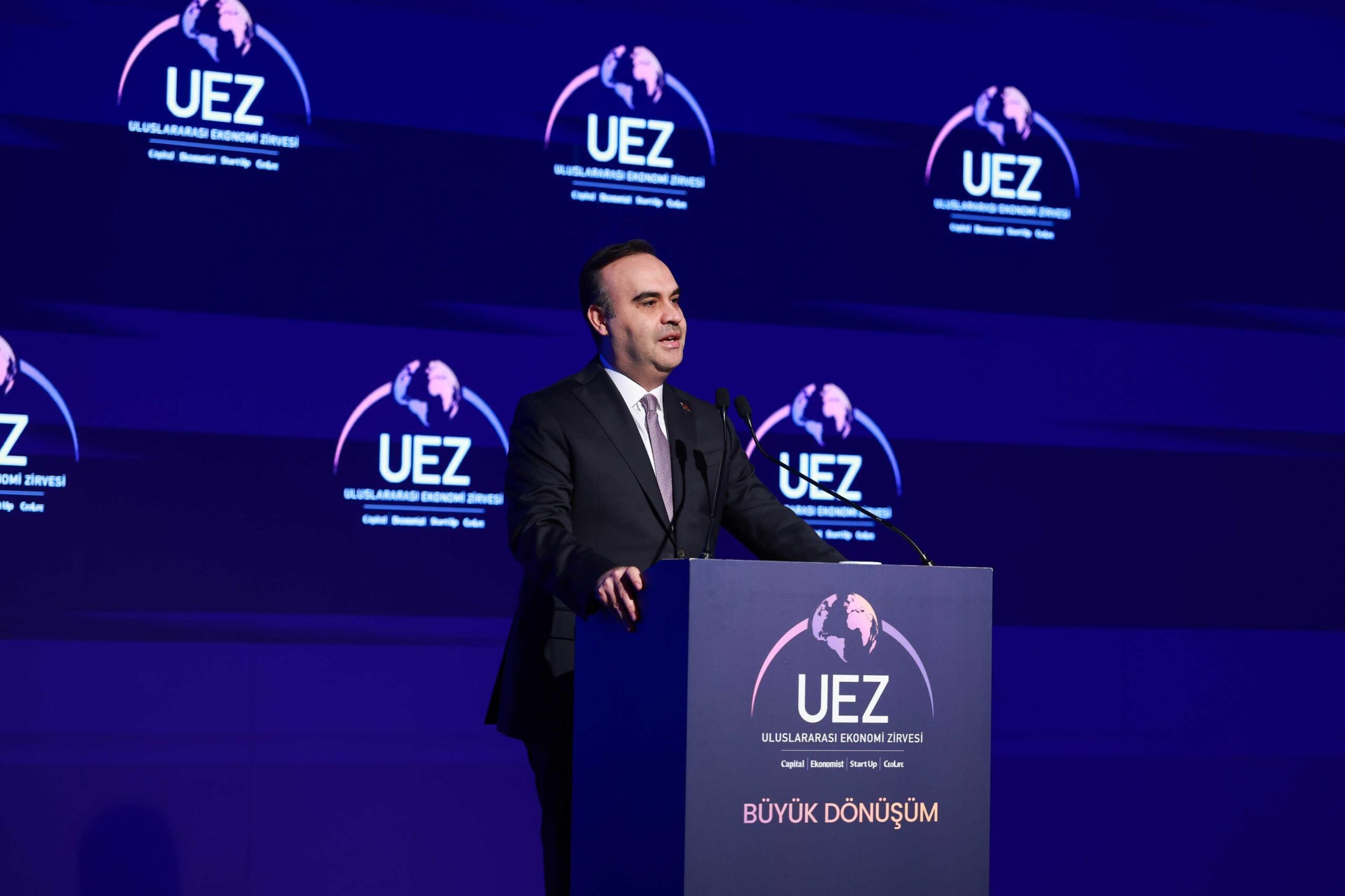Bakan Kacır: “Küresel düzen değişiyor, Türkiye yeni sistemin merkezinde”