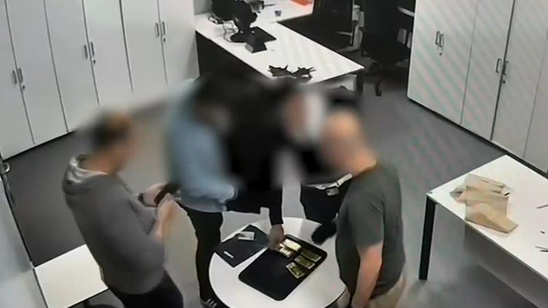 KIRMIZI BÜLTENLE ARANAN KAÇAKÇILIK LİDERİ İSTANBUL’DA YAKALANDI