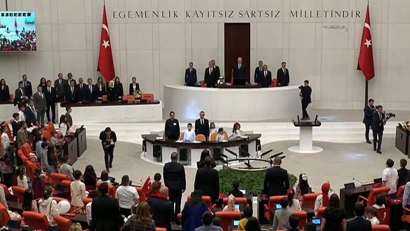 TBMM’de “Çocuk Özel Gündemi”: Meclis koltuğu sembolik olarak çocuklara devredildi