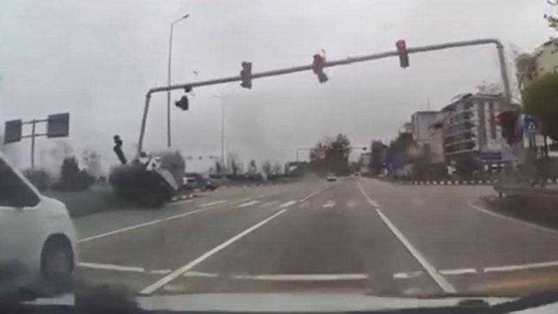 Karadeniz Sahil Yolu’nda Kaza: 4 Kişi Yaralandı