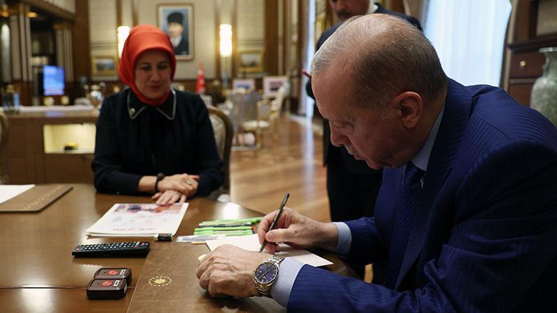 ERDOĞAN’DAN KIZILAY’A KURBAN BAĞIŞI