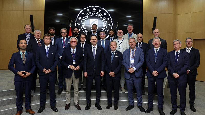 BAKAN BAYRAKTAR’DAN BELÇİKALI DEV ŞİRKETLERE YATIRIM ÇAĞRISI: “ORTAKLIKLARA AÇIĞIZ”