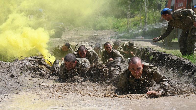 KOMANDOLAR NEFES KESTİ: “HER ADIMDA AZİM, HER NEFESTE VATAN!”