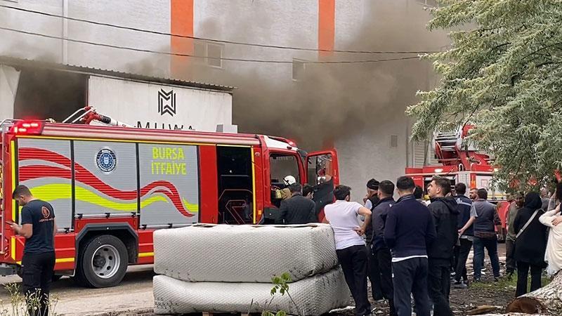 İnegöl’deki Koltuk İmalathanesinde Yangın Paniği!