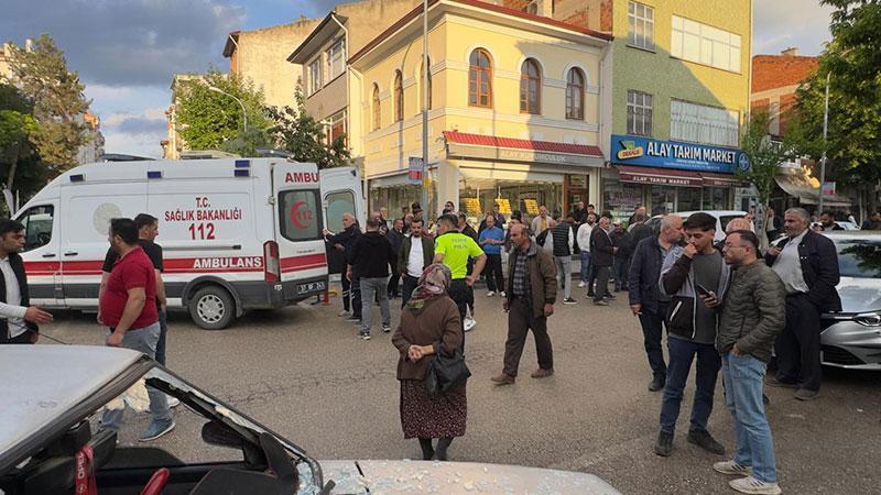Taşköprü’de Korku Dolu Anlar! Otomobiliyle Üzerlerine Sürdü, 2 Kişi Yaralandı
