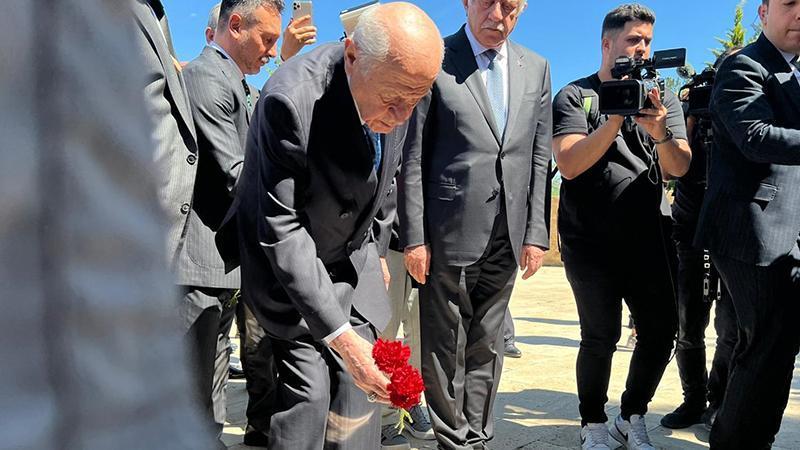 Bahçeli, Ülkücü Şehitler Anıtı’nı ziyaret etti