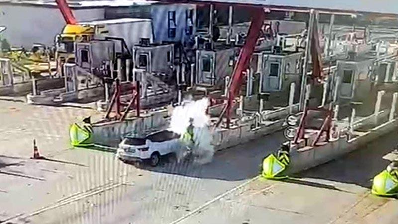 MALKARA GİŞELERİNDE FECİ KAZA: ARAÇ TAKLA ATTI, 1 KİŞİ YAŞAMINI YİTİRDİ