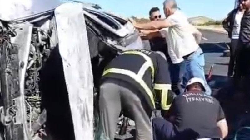 Bozova’da Trafik Faciası! Otomobil Karşı Şeride Geçip Takla Attı