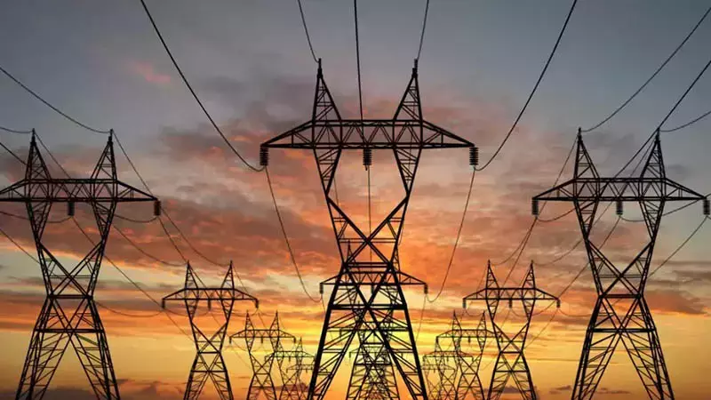 Yenilenebilir Enerjide Tarihi Seviye! Güneş ve Rüzgar Toplamın Üçte Birini Aştı