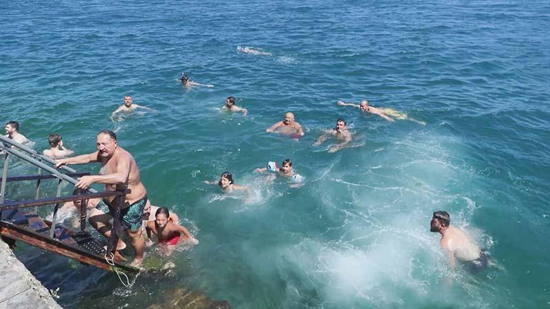 Güneşli Hava Sahilleri Doldurdu! Bebek ve Silivri’de Hafta Sonu Yoğunluğu