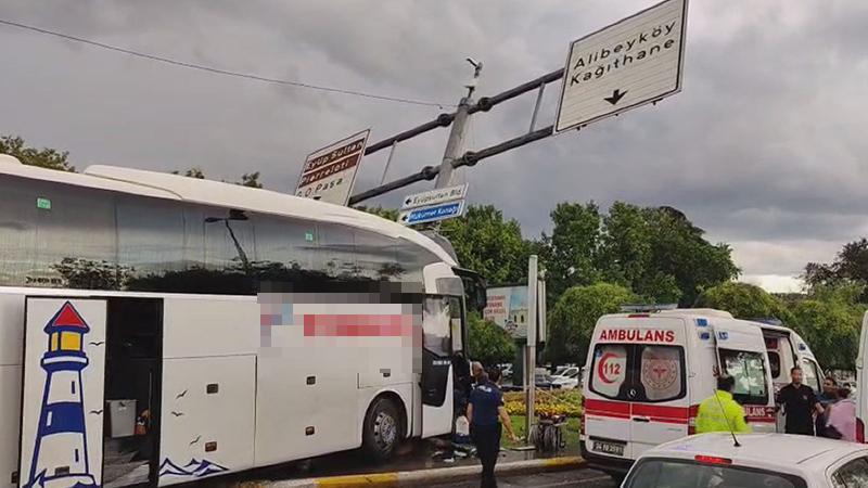 İstanbul’da Şehirler Arası Otobüs Otomobile Çarptı: 30 Kişi Yaralandı
