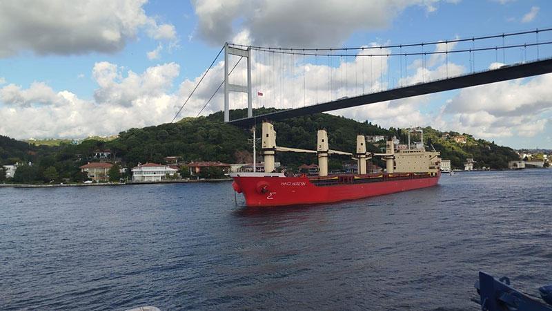 Boğaz’da makine arızası yapan kargo gemisi güvenli bölgeye çekildi