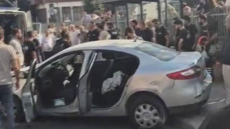 Güngören’de otomobil kaldırıma çıktı: 2’si ağır 4 yaralı