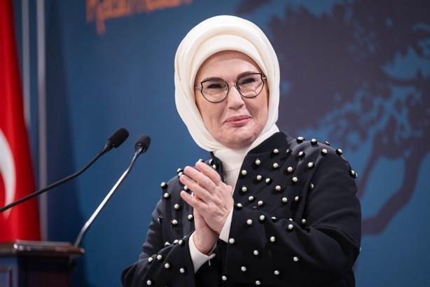 Emine Erdoğan’dan Avrupa şampiyonu Filenin Sultanları’na tebrik
