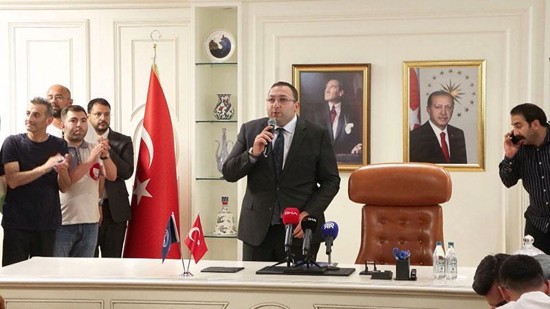 Gültekin Üsküdar’da görevi devraldı: “Belediyeyi sokaktan yöneteceğiz”
