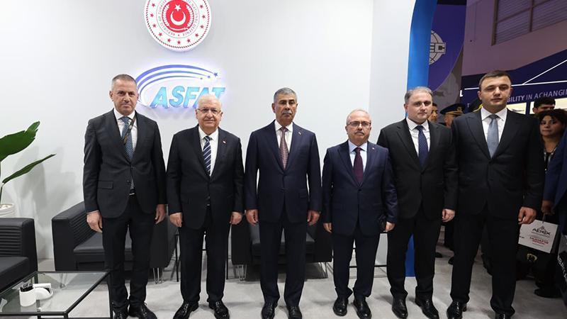 Bakan Güler ve Hasanov ADEX’te savunma teknolojilerini inceledi