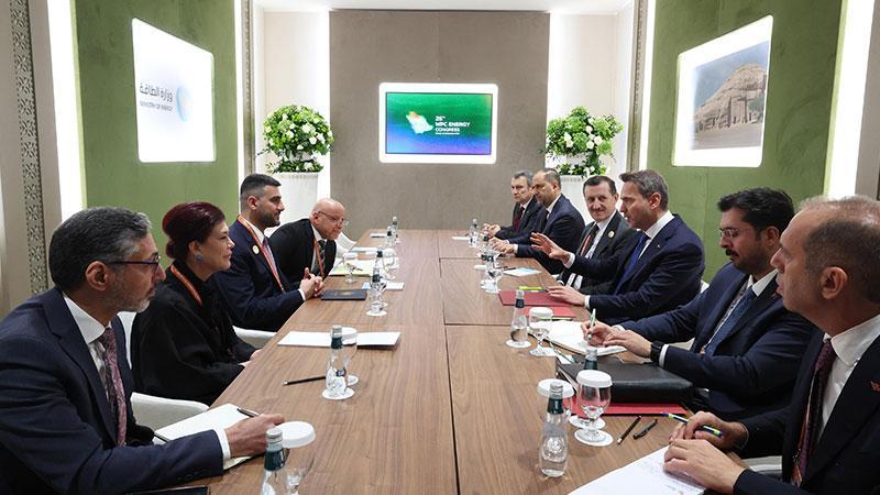 Bakan Bayraktar, Iraklı mevkidaşıyla elektrik altyapısı projelerini görüştü