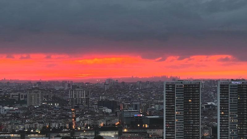 İstanbul’da Sağanak Sonrası Gün Batımı Büyüledi